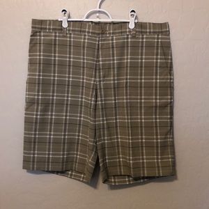 Practically new men’s Nike golf shorts